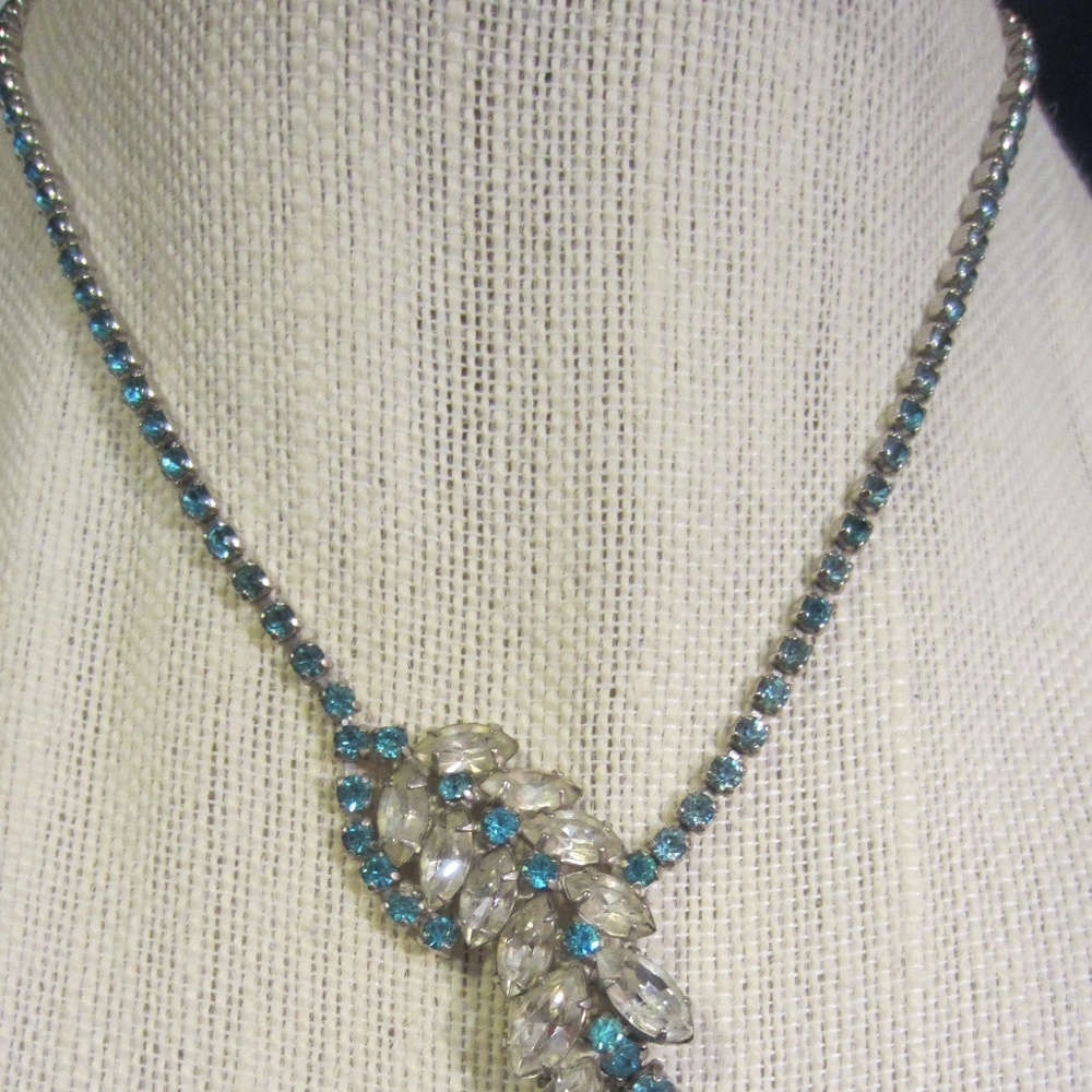 Gorgeous vintage waterfall rhinestone necklace - Picture 6 of 6